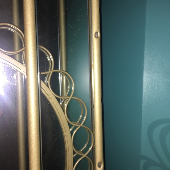 Gold vanity table minus the the top circle mirror. - Picture 3 of 4